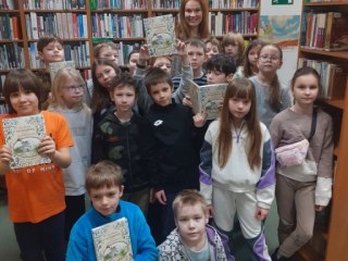 Spotkanie autorskie uczniów klas drugich z Anną Mietelską